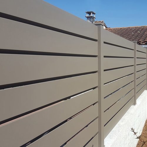 Les avantages d’une clôture pleine aluminium